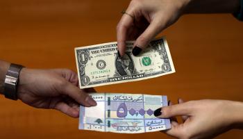 الليرة اللبنانية في إحدي شركات الصرافة 