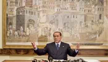 مؤتمر صحفي لبرلسكوني في قصر جرازيولي