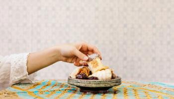 إهدار الطعام في شهر رمضان وأسبابه وأضراره