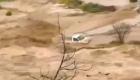 فيديو مرعب لسيارة ابتلعتها سيول السعودية