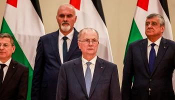 الحكومة الفلسطينية الجديدة بعد أداء اليمين