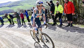 Vidéo. Tour des Alpes : Tobias Foss remporte la première étape au sprint