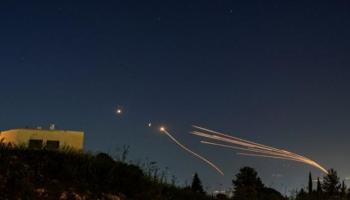اعتراض صواريخ إيرانية في سماء إسرائيل