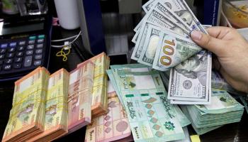 تعاملات بالليرة اللبنانية والدولار 