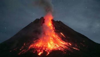 VIDÉO - Éruption volcanique spectaculaire dans le nord de l'Indonésie