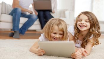 تحذيرات من تأثير مواقع التواصل على الأطفال