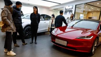 تسلا تخفض أسعار سياراتها في الصين