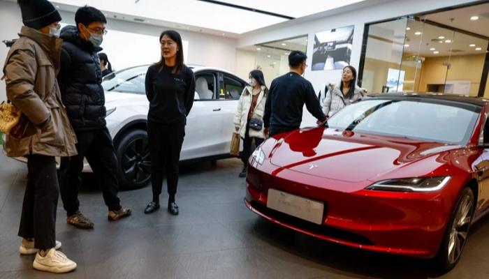 تسلا تخفض أسعار سياراتها في الصين