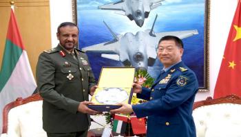 قائد العمليات المشتركة الإماراتية وقائد القوات الجوية الصينية
