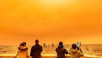 Ciel d'Athènes couleur Mars : la poussière du Sahara envahit la Grèce (Vidéo)