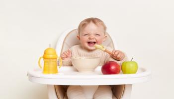 متى يمكن إضافة الملح والسكر إلى طعام الرضع؟