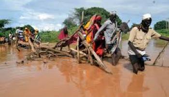 Vidéo - Inondations au Kenya : Des milliers de personnes fuient leurs foyers