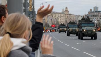 آليات عسكرية تجوب شوارع موسكو