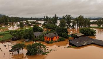 Inondations au Brésil : 29 morts et 60 disparus dans le sud, le réchauffement climatique en cause