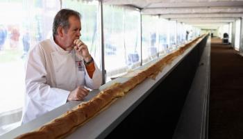 «أطول رغيف خبز».. فرنسا تدخل موسوعة غينيس