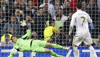 إهدار كريستيانو رونالدو ضد مانويل نوير في 2012