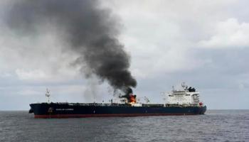 سفينة تجارية استهدفها الحوثيون في وقت سابق