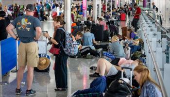  Chaos dans les aéroports britanniques : une panne nationale perturbe les contrôles d'immigration