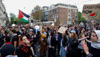 La police disperse brutalement une manifestation pro-palestinienne à l'Université d'Amsterdam (Vidéo)
