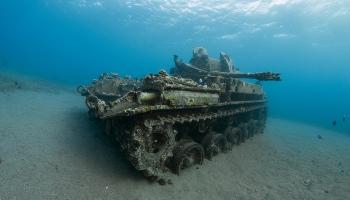 Vidéo..Un musée sous-marin étonnant à Aqaba : quand des chars et du matériel militaire deviennent des attractions pour les plongeurs