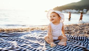 طرق التعامل مع حديثي الولادة في الحر الشديد