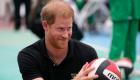 Le prince Harry joue au volley-ball avec des vétérans au Nigeria