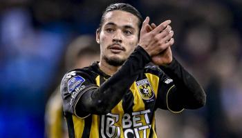 أنيس حاج موسى لاعب منتخب الجزائر