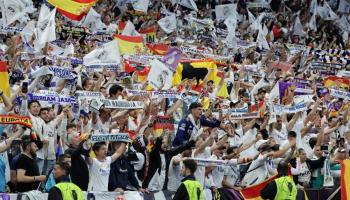 Vidéo. Real Madrid - Grenade : Des supporters impatients attendent les joueurs 