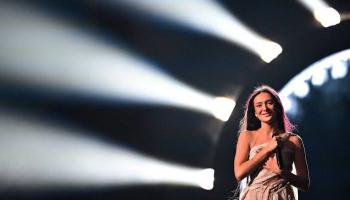 La police suédoises escorte la chanteuse israélienne Eden Golan jusqu'à la finale du Concours Eurovision (Vidéo)