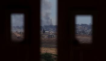 الدخان يتصاعد في شمال غزة