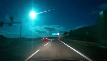 Vidéo - Un spectaculaire météore traverse le ciel et provoque un éclair de lumière au Portugal 