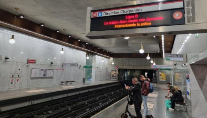 Trois personnes blessées à la station de métro Jean-Jaurès