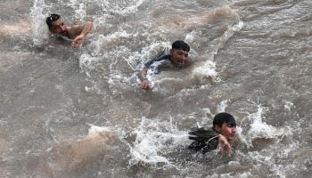 Les habitants de Lahore luttent contre la chaleur étouffante