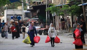 Des milliers de familles fuient Rafah après les raids lancés contre les maisons et les centres d'hébergement (Vidéo)
