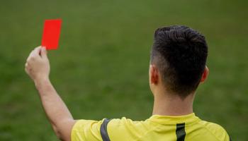 اللاعب الأكثر تعرضا للطرد في تاريخ كرة القدم