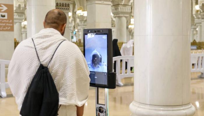 موسم حج 2024.. روبوت توجيهي بـ11 لغة في خدمة ضيوف الرحمن