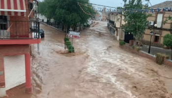 Les eaux de crue inondent les rues en Espagne