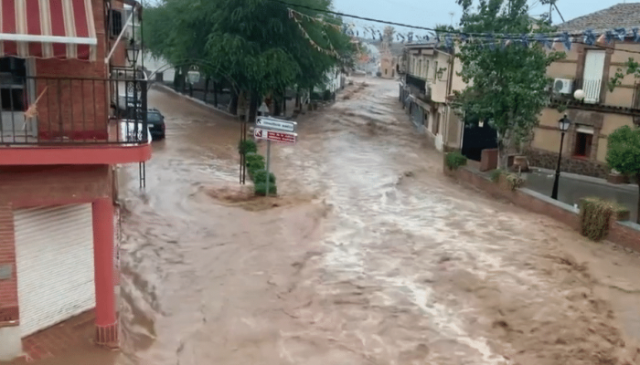 Les Eaux De Crue Inondent Les Rues En Espagne