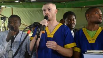 تايلر طومسون يتحدث للمحكمة مع 52 متهماً آخرين