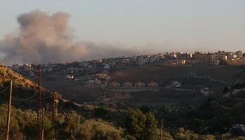 الدخان يتصاعد في جنوب لبنان بعد قصف إسرائيلي