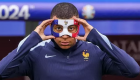 Mbappe'nin yüz maskesi takmasına neden izin verilmiyor?