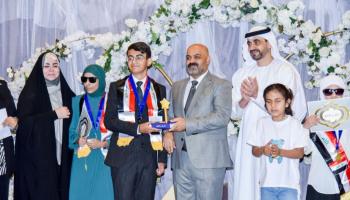 الطالب زيد أحمد شمس خلال تتويجه باللقب