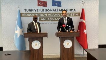 وزير الطاقة التركي في مؤتمر صحفي مع وزير البترول الصومالي 