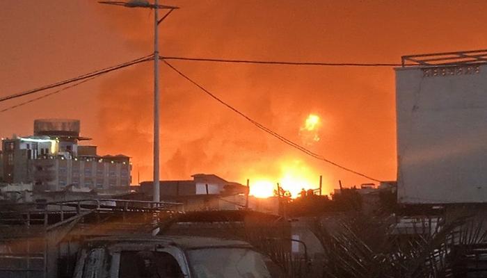 اشتعال النيران جراء الغارة الإسرائيلية على مواقع للحوثي
