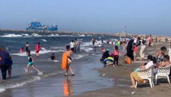 إغلاق شواطئ مصرية بسبب ارتفاع الأمواج