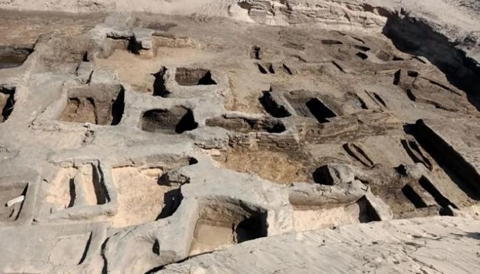 مقابر أثرية وعملات من العصر البطلمي في مصر