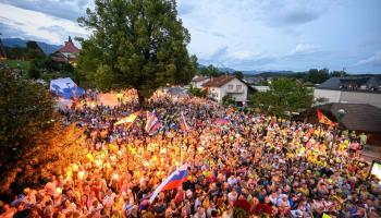 Vidéo. Cyclisme : Tadej Pogacar est célébré en roi dans sa ville natale en Slovénie
