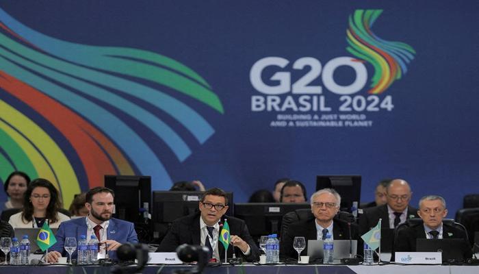 رئيس البنك المركزي البرازيلي روبرتو كامبوس نيتو يتحدث خلال افتتاح اجتماع وزراء مالية مجموعة العشرين