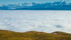 Une rivière de nuages dévale les Alpes suisses lors d’un rare phénomène météo