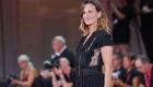 Camille Cottin en transparence sur le tapis rouge de la Mostra pour « Trois amies » (Images)